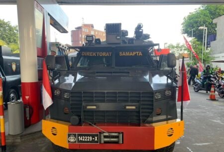 Kapolda Jatim Instruksikan Seluruh Jajaran Memasang Bendera Merah Putih Kapolda Jawa Timur perintahkan jajaran untuk memasang bendera merah putih