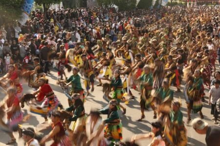 Potret Meriahnya Gelaran Gamelan Kolosal Semarang, Ribuan Seniman Andil Ribuan seniman desa dan masyarakat flashmob Jaranan meriahkan acara Gamelan Kolosal di Lapangan Pancasila Simpang Lima, Kota Semarang
