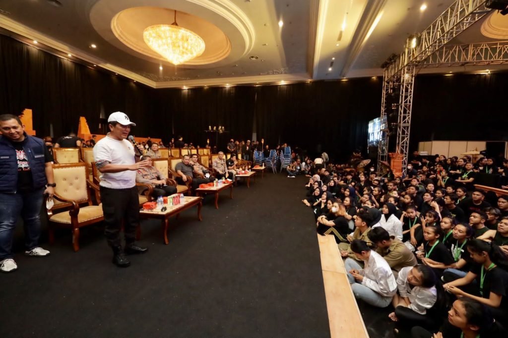 Kapolda Jatim Mengecek Kesiapan Malam Gebyar Nusantara Gemilang Jawa Timur 2022 Kapolda Jatim Irjen Pol Nico Afinta dan Wakapolda Jatim Brigjen Pol Slamet Hadi Supraptoyo mengecek pelaksanaan gladi kotor dan gladi bersih Malam Gebyar Nusantara Gemilang Jawa Timur 2022