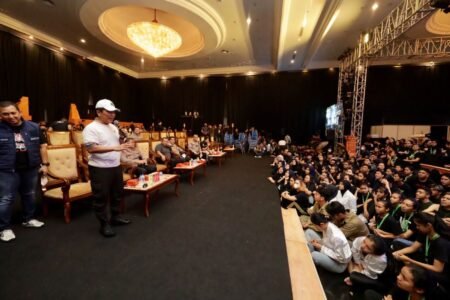 Kapolda Jatim Mengecek Kesiapan Malam Gebyar Nusantara Gemilang Jawa Timur 2022 Kapolda Jatim Irjen Pol Nico Afinta dan Wakapolda Jatim Brigjen Pol Slamet Hadi Supraptoyo mengecek pelaksanaan gladi kotor dan gladi bersih Malam Gebyar Nusantara Gemilang Jawa Timur 2022