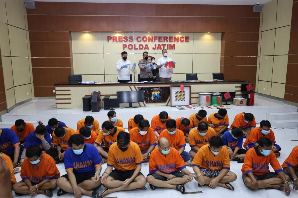500 Tersangka Diamankan Polda Jatim dalam Kasus Perjudian online Polda jatim saat melakukan press release soal kasus perjudian online