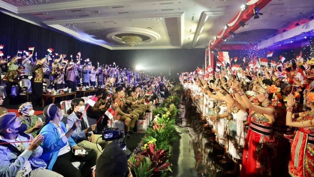 Semarak Malam Gebyar Nusantara Gemilang, Memberikan Warna Kekuatan Bhineka Tunggal Ika Malam puncak Gebyar Nusantara Gemilang Jawa Timur 2022 Grand City Mall Surabaya, Senin (15/8/2022)
