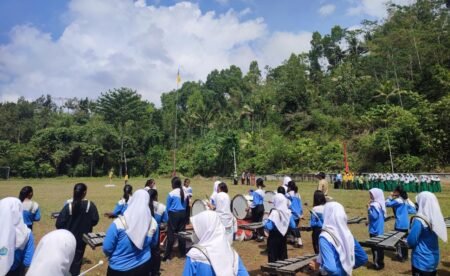 Potret Persiapan Peringatan HUT RI Kolaborasi Ranting NU dan Pemerintah Desa Sumberagung Potret gladi bersih persiapan Peringatan HUT RI ke 77 Kolaborasi Ranting NU dan Pemerintah Desa Sumberagung