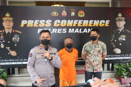 Sat Reskrim Polres Malang Ringkus Pelaku Curas yang Viral di Medsos Kasi Humas Polres Malang Iptu A. Taufik saat melakukan press conference di lobi Mapolres Malang, Kecamatan Kepanjen, Kabupaten Malang, Jumat (19/08)