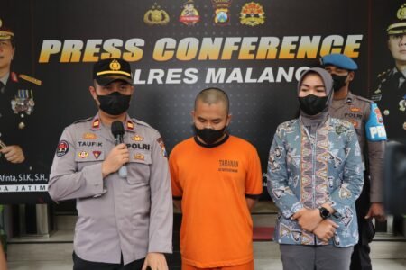 Unit PPA Sat Reskrim Polres Malang Ringkus Pelaku Asusila Terhadap Anak di Gondanglegi Kasi Humas Polres Malang Iptu A. Taufik saat melakukan press conference di lobi Mapolres Malang, Kecamatan Kepanjen, Kabupaten Malang