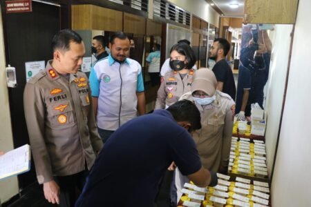 Ciptakan Zero Narkoba, Propam Polres Malang Gelar Tes Urine Anggota Polri Propam Polres Malang menggelar tes urine pada operasi Gaktibplin, Rabu (24/8/2022), pagi.