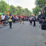 Siarkan Kirab Merah Putih, Polda Jatim Hibur Masyarakat di CFD Taman Bungkul Surabaya