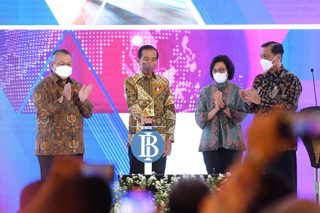 Presiden Resmi Luncurkan Kartu Kredit Pemerintah Domestik dan QRIS Antarnegara Presiden Joko Widodo saat meluncurkan Kartu Kredit Pemerintah (KKP) Domestik dan Quick Response Code Indonesian Standard (QRIS) Antarnegara, Senin (29/08/2022) / setneg