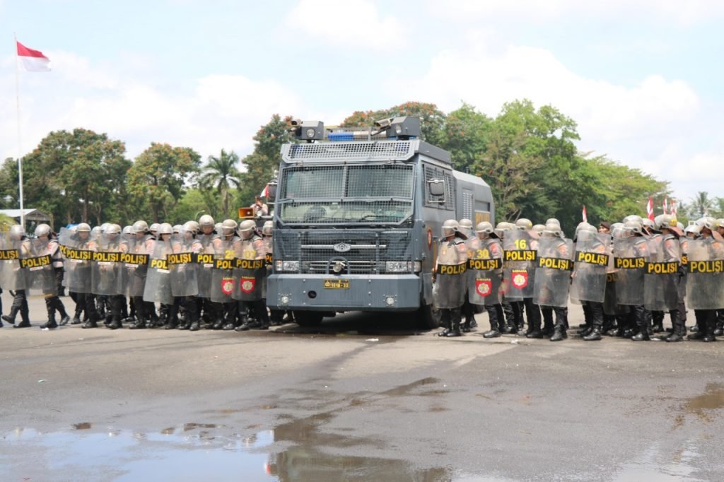 Kuatkan Kekompakan, Sat Samapta Polres Malang Menggelar Latihan Pengendalian Massa Latihan pengendalian massa oleh Sat Samapta Polres Malang
