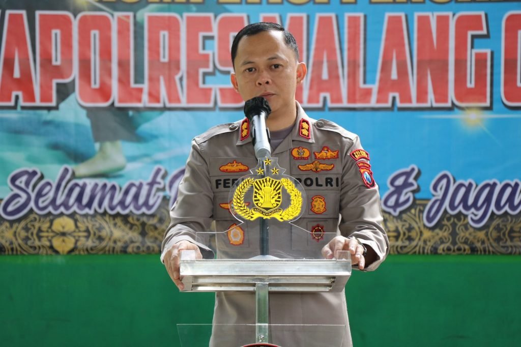 Diikuti 72 Peserta, Kompetisi Pencak Silat Kapolres Malang Cup 2022 Resmi Dibuka Kapolres Malang AKBP Ferli Hidayat membuka kompetisi pencak silat Kapolres Malang Cup 2022
