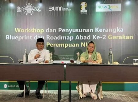Program Roadmap Abad ke-2 Gerakan Perempuan NU Telah Diresmikan Ketua Umum Pengurus Besar Nahdlatul Ulama (PBNU) Gus Yahya Cholil Staquf bersama Yenny Wahid / dok. PBNU