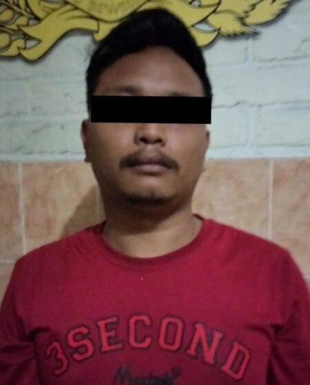 Polsek Wonosari Gagalkan Transaksi Ratusan Pil Koplo Siap Edar Pelaku pengedar pil koplo atau pil double L (LL) yang telah berhasil diringkus oleh Polsek Wonosari
