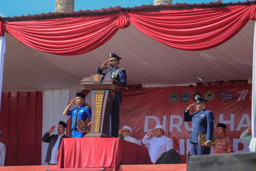 Komandan Wing 2 Abdul Rachman Saleh Jadi Inspektur Upacara di Ponpes An Nur 2 Al Murtadho Potret pelaksanaan peringatan HUT RI Pondok Pesantren An Nur 2 Al Murtadho / Ramlin