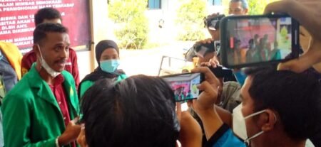 Tegas, Presma UIC Kecam Keras Aksi Premanisme di Lingkungan Kampus Presma UIC saat melakukan konferensi pers bersama awak media