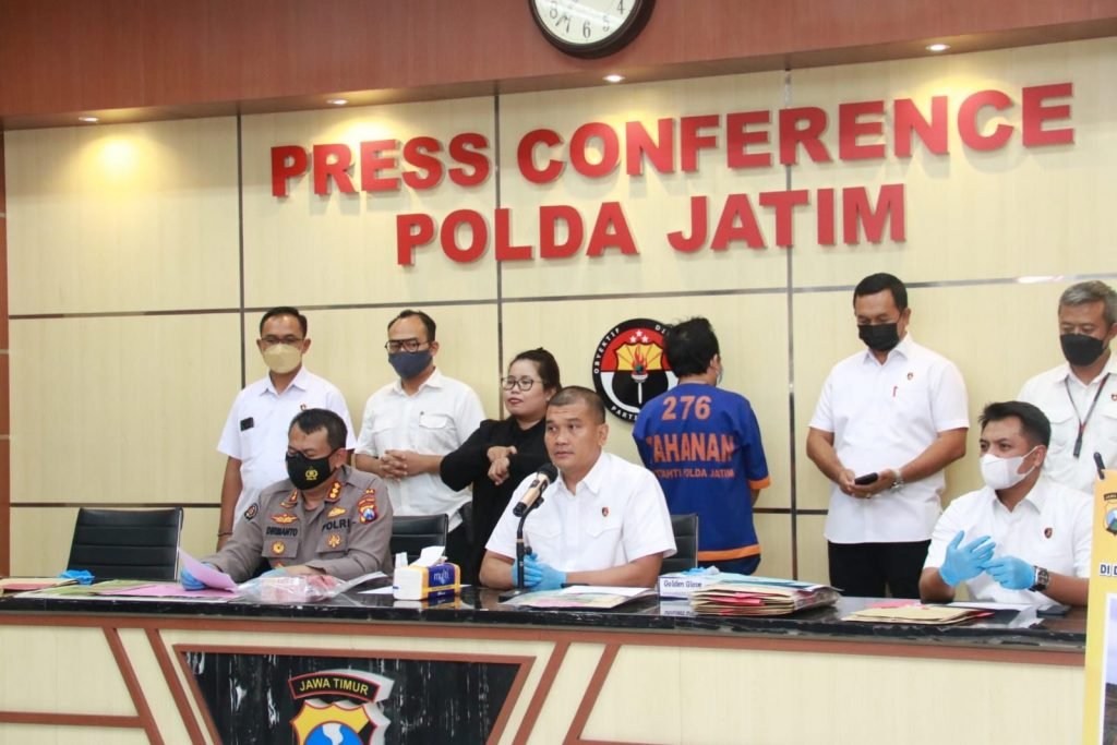 Polda Jatim Ringkus Mafia Tanah Berkedok Dana Investasi, Rugikan Milyaran Rupiah Press Conference Direktorat Reserse Kriminal Umum (Ditreskrimum) Polda Jatim dalam kasus mafia tanah