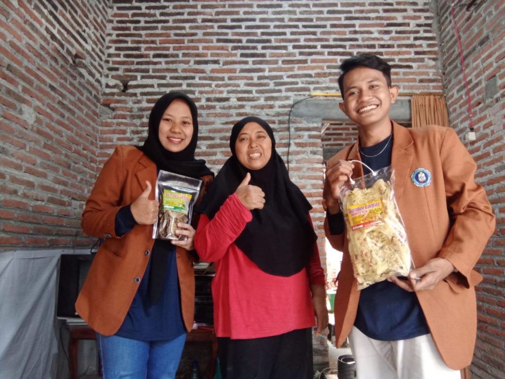 Mahasiswa KKN-T UNIKAMA Melakukan Pendampingan UMKM Di Desa Watugede Mahasiswa KKN-T UNIKAMA Melakukan Pendampingan UMKM Di Desa Watugede