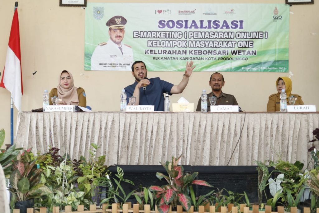 Pemkot Probolinggo Dorong Pelaku UMKM Kuasai Digital Marketing Wali Kota Probolinggo Habib Hadi Zainal Abidin sosialisasi E-Marketing (pemasaran online) / dok. Kominfo Probolinggo