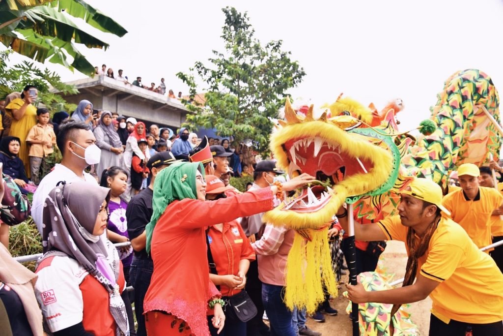 Klakah Festival Community Kembali Digelar, Bangkitkan Perekonomian Wakil Bupati Lumajang Indah Amperawati dalam Klakah Festival Community (KFC) / kominfo Lumajang