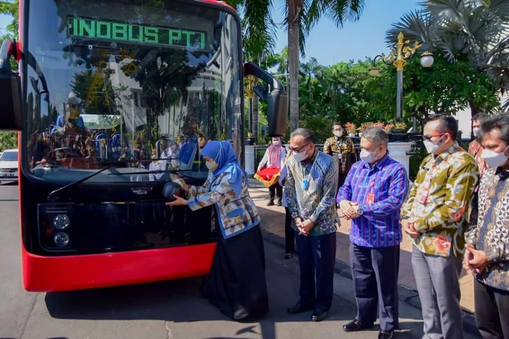 Perhelatan KTT G-20, Gubernur Khofifah Luncurkan Bus Listrik Merah Putih Gubernur Jawa Timur Khofifah Indar Parawansa meluncurkan Bus Listrik Merah Putih / Dok. Pemprov Jatim