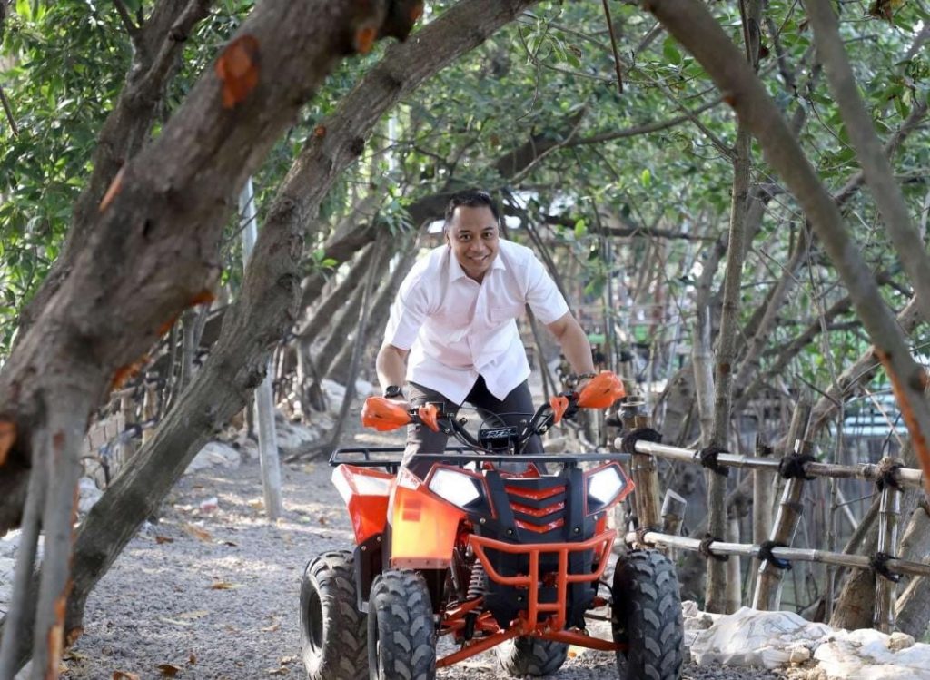 Eco Wisata Romokalisari Segera Hadir di Surabaya, Ada 7 Wahana Menarik Wali Kota Surabaya Menjajal salah satu wahana di eco wisata romokalisari / humas Pemkot Surabaya