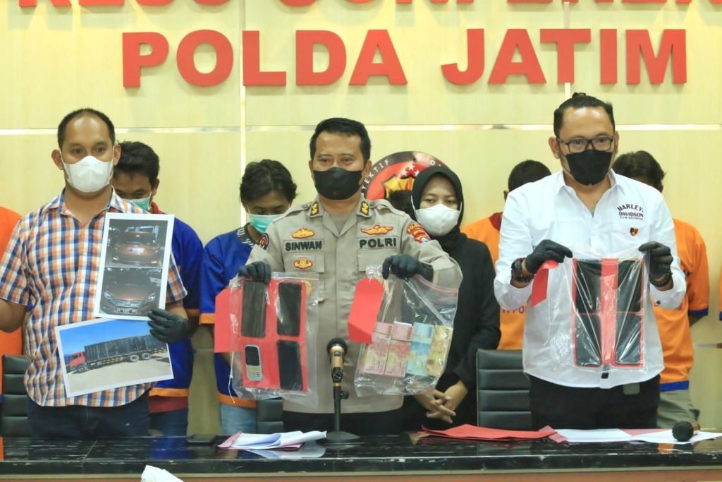 Jatanras Polda Jatim Tangkap 7 Tersangka Penggelapan 30 Ton Gula Press conference Polda Jatim terkait sindikat penggelapan puluhan ton beras / hums Polda Jatim