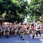 Pakai Kostum Pejuang, Bupati dan Wakil Bupati Lumajang Turut Meriahkan Karnaval Tujuh Belasan