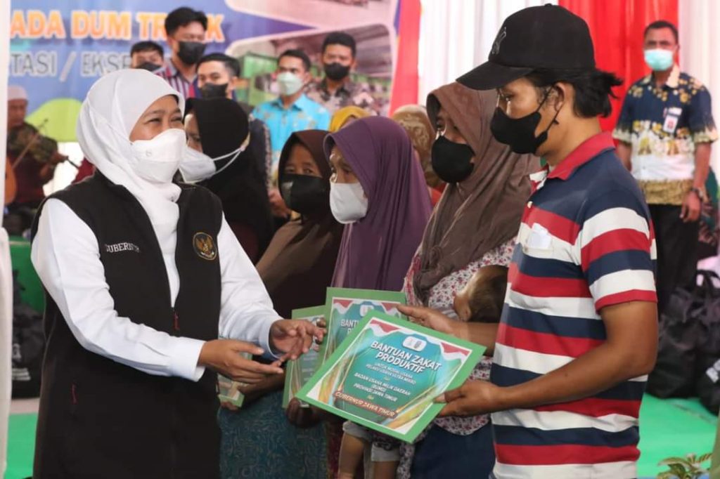 Kunjungi Koperasi Kareb, Gubernur Khofifah Dorong Kemajuan Koperasi di Jatim Gubernur Jawa Timur Khofifah Indar Parawansa mKoperasi Karyawan Redrying Bojonegoro (Kareb) di Jalan Jenderal Basuki Rachmad 7 Bojonegoro, Jumat (2/9/2022) mengunjungi Koperasi Karyawan Redrying Bojonegoro (Kareb) di Jalan Jenderal Basuki Rachmad 7 Bojonegoro, Jumat (2/9/2022) / humas pemprov Jatim