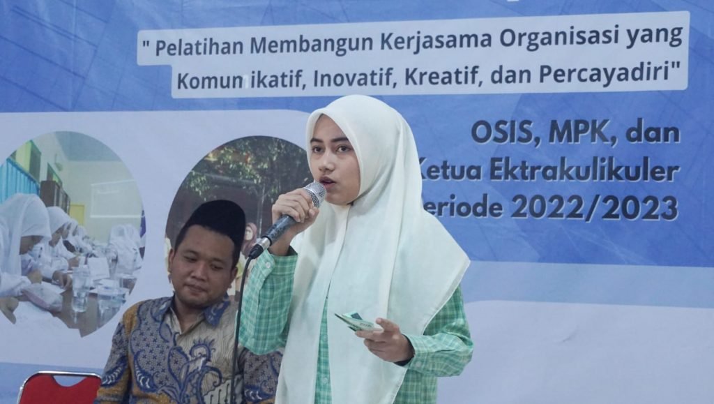 Gelar LDKS, Osis SMA An Nur Targetkan Pengurus yang Komunikatif dan Percaya Diri Potret pelaksanaan latihan dasar kepemimpinan (LDKS) kepada seluruh pengurus osis SMA An Nur / ist