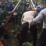 Polsek Bantur Bersama Relawan Lakukan Evakuasi Jasad Perempuan Tercebur Sumur