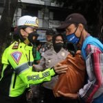 Polres Malang Distribusikan 2000 Paket Sembako, Bantu Warga Terdampak BBM