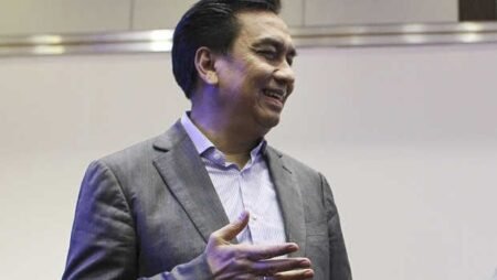 Meminta Maaf pada TNI, GM FKPPI Jatim Apreasiasi Effendi Simbolon Komisi I DPR RI Effendi Simbolon / beritasatu