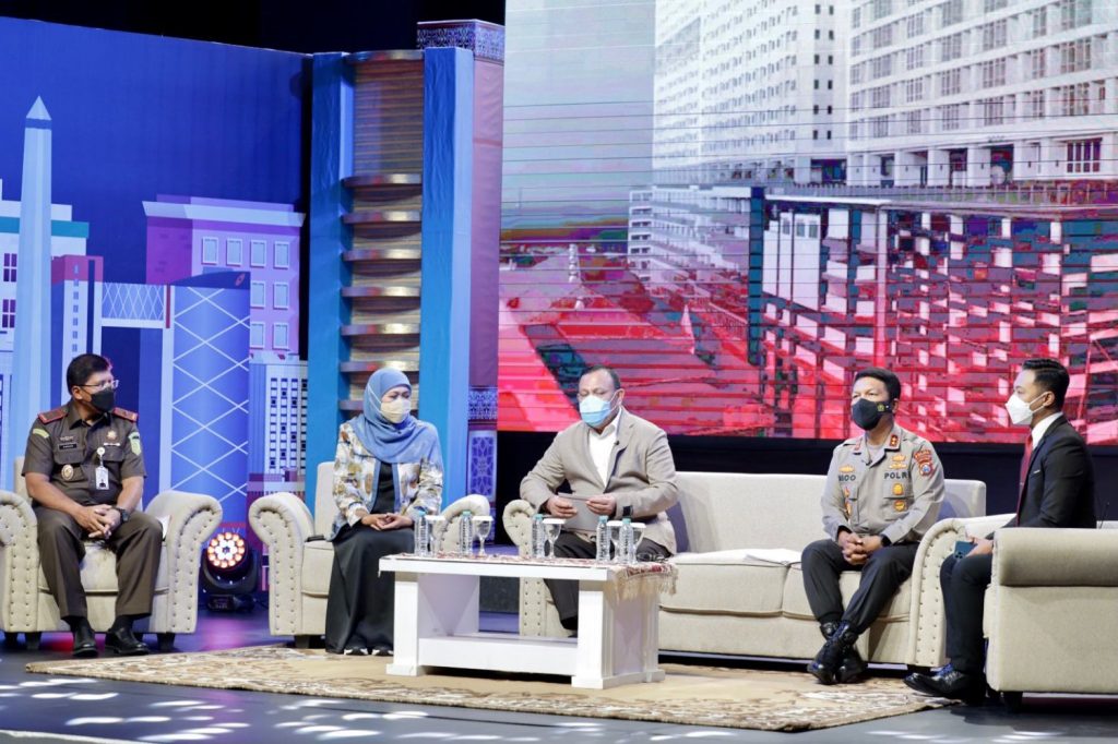 Talk Show di TVRI, KPK Bersama Forkopimda Jatim Beberkan Upaya Jatim Bebas Korupsi Talk Show Ketua Komisi Pemberantasan Korupsi Republik Indonesia (KPK) Firli Bahuri bersama Gubernur Jatim Khofifah Indar Parawansa, Kapolda Jatim Irjen Pol Nico Afinta dan Wakajati Jatim Firdaus di TVRI / Humas Polda Jatim