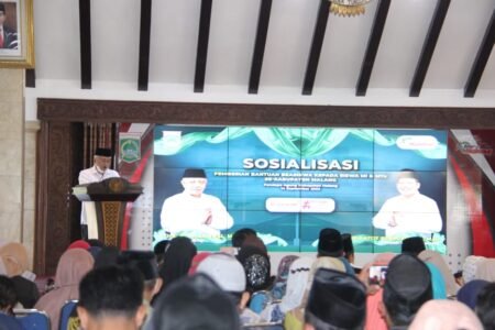 Hore!, Pemkab Malang Siapkan Bantuan Beasiswa Bagi Siswa MI dan MTs Bupati Malang H.M Sanusi saat memberikan arahan dalam acara sosialisasi beasiswa MI dan MTs Kabupaten malang / Prokopim