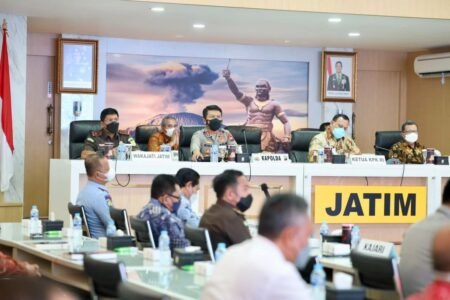 Ini Dia Arahan KPK Terkait Penegakan Hukum Tipikor Ketua Komisi Pemberantasan Korupsi (KPK) Firli Bahuri, memberikan arahan dalam rapat koordinasi program pemberantasan korupsi terintegrasi di wilayah Provinsi Jatim / Humas Polda Jatim