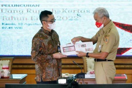 Terkendali, Inflasi di Jateng Rangking 3 Terendah Se-Indonesia Gubernur Jawa Tengah Ganjar Pranowo bersama Kepala Perwakilan Bank Indonesia Jawa Tengah Rahmat Dwi Saputra / dok. Pemprov Jateng