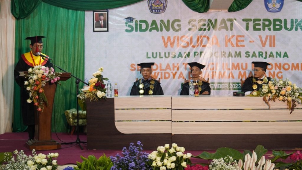 STIE Al-Rifaie Sukses Wisuda Ratusan Mahasiswa Siap Cetak Lapangan Kerja Sambutan Ketua STIE Al Rifaie dalam prosesi wisuda 2022 / Rihal