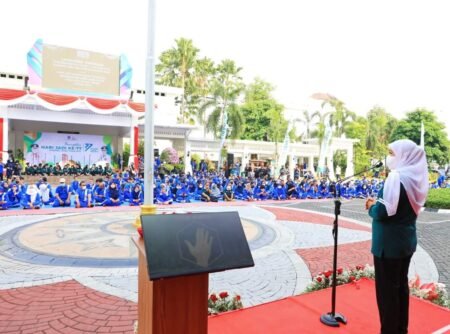 Gubernur Jawa Timur Launching Logo dan Kick Off Peringatan Hari Jadi ke-77 Provinsi Jatim Gubernur Jawa Timur Khofifah Indar Parawansa melaunching logo pringatan hari jadi Jawa Timur ke 77 / dok. Pemprov Jatim