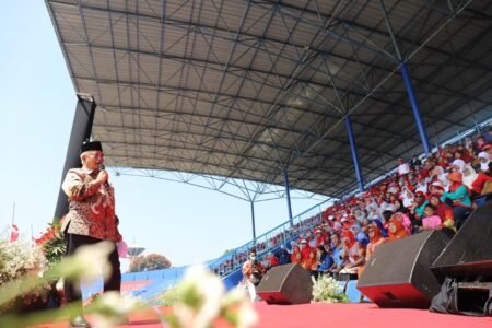 Hore, Bupati Malang Janjikan Bantuan untuk PAUD dan TK Bupati Malang H.M Sanusi dalam Gebyar Harmonisasi dan Aksi Daerah Konvergensi di Stadion Kanjuruhan, Kecamatan Kepanjen, Kabupaten Malang pada Sabtu (17/9) pagi / Prokopim