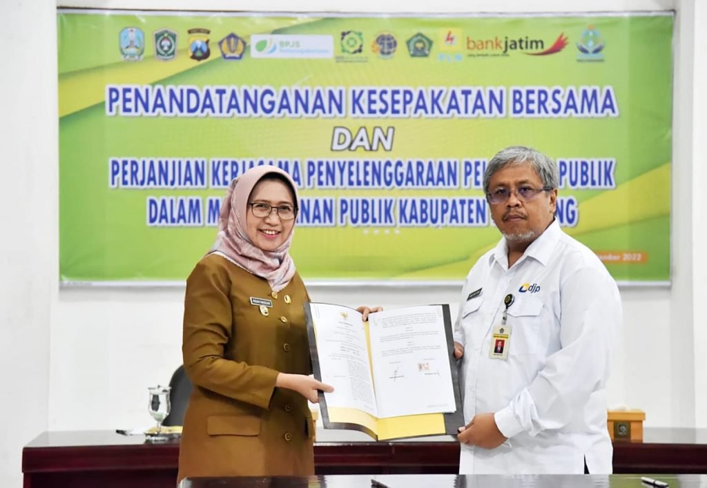 Mal Pelayanan Publik Lumajang Bakal Diuji Coba pada 24 September Mendatang Wakil Bupati Lumajang Indah Amperawati dalam acara Penandatanganan Kesepakatan Bersama dan Perjanjian Kerja Sama Penyelanggaraan Pelayanan Publik dalam Mal Pelayanan Publik Kabupaten Lumajang / dok. Kominfo Lumajang