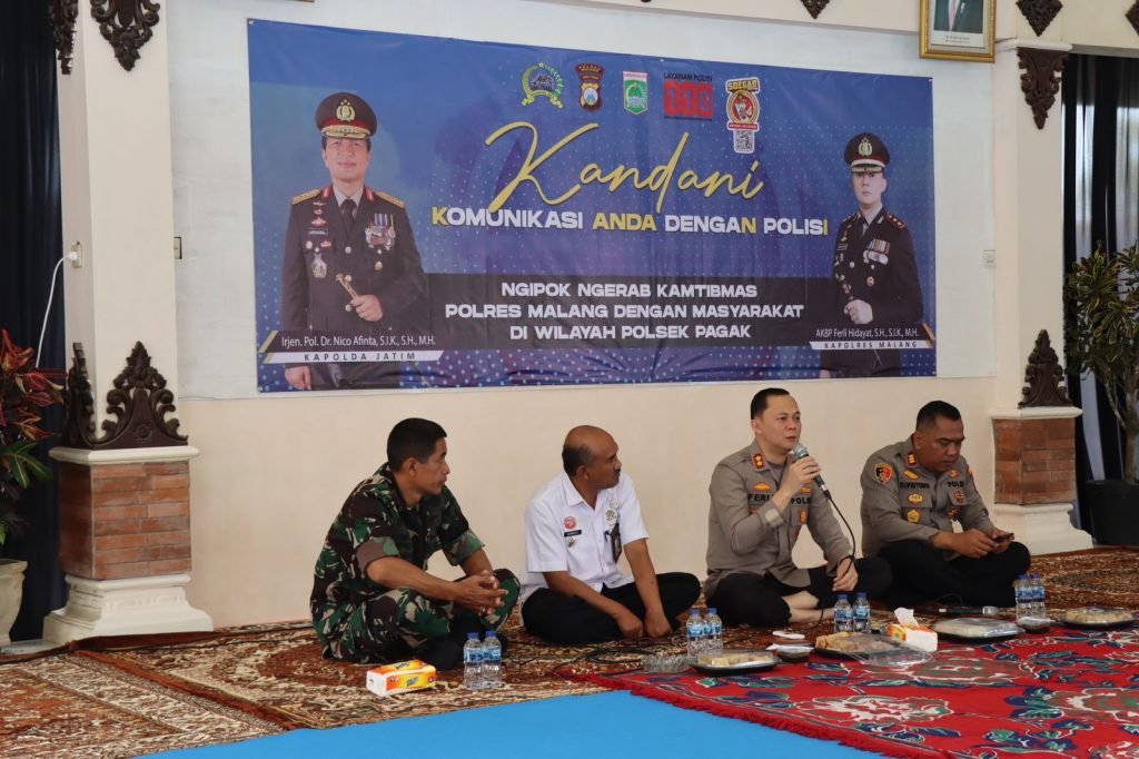 Lewat Forum Kandani, Polres Malang Serap Aspirasi Masyarakat Kapolres Malang AKBP Ferli Hidayat menjalin silaturahmi dan menyerap aspirasi secara langsung dari masyarakat melalui forum KANDANI (Komunikasi Anda dengan Polisi) / humas Polres Malang