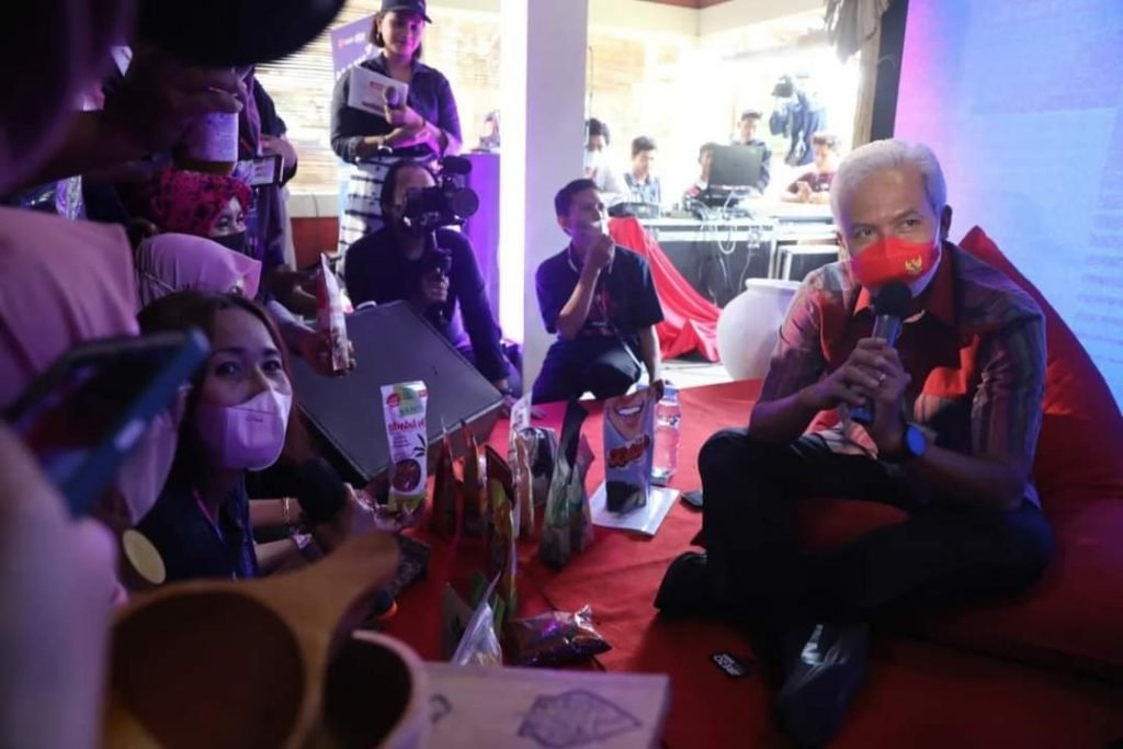 Dorong UMKM Naik Kelas, Ganjar Buka Bootcamp 150 Pelaku UMKM Desa se-Jateng Gubernur Jawa Tengah Ganjar Pranowo buka bootcamp Gerakan Akar Digital Indonesia / dok. Pemprov Jateng