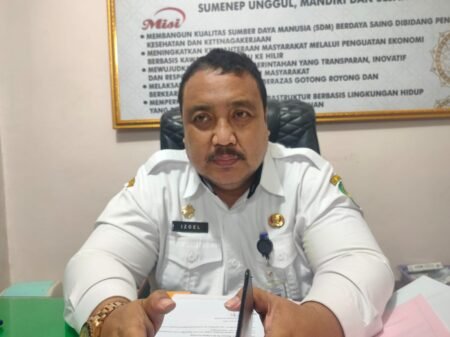 Dinsos P3A Segera Cairkan Beasiswa Bagi 49 Mahasiswa Kepala Dinas Sosial Pemberdayaan Perempuan dan Perlindungan Anak (Dinsos P3A) Kabupaten Sumenep, Drs. Achmad Dzulkarnain / Nita/Fer