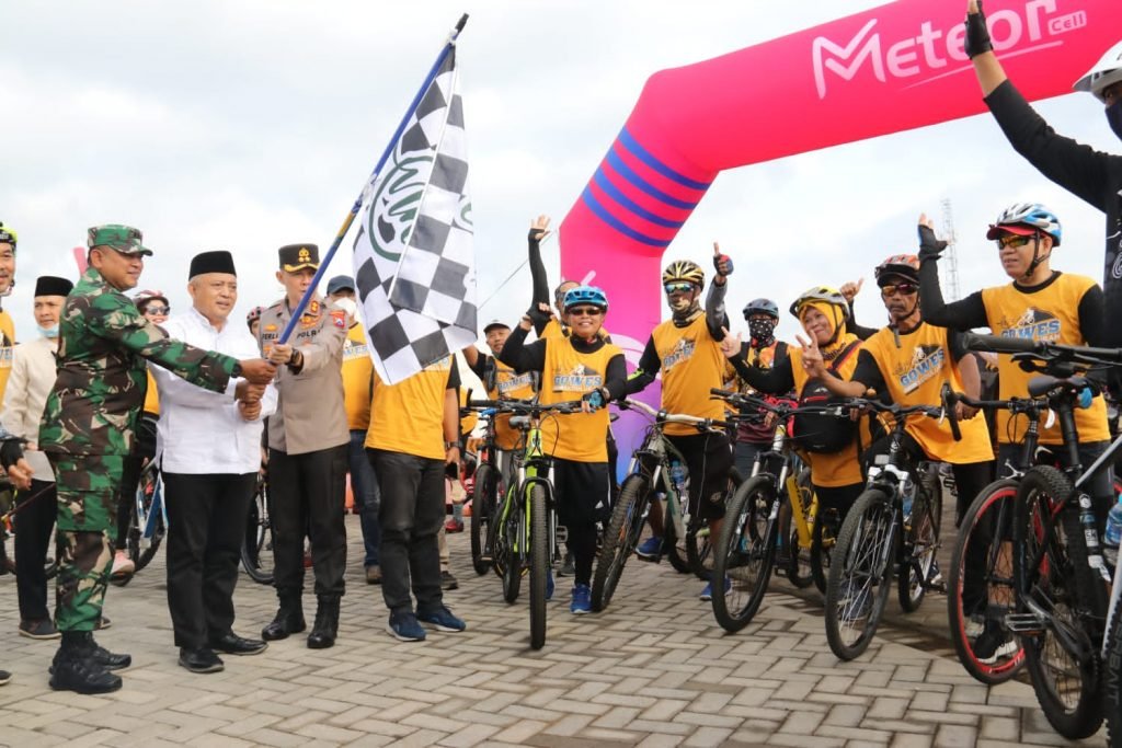Potret Kemeriahan Gowes Seduluran NK Cafe Malang, Peringati Hari Jadi Forkopimda Kabupaten Malang buka Gowes Sedururan dalam rangka hari jadi Nendes Kombet (NK) Cafe / Istimewa