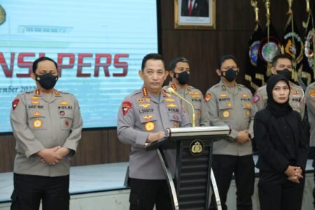 Kapolri Sebut 3 Kapolda Tidak Terlibat Kasus Ferdy Sambo Konferensi pers Kapolri Jenderal Listyo Sigit Prabowo / Humas Polda Jatim
