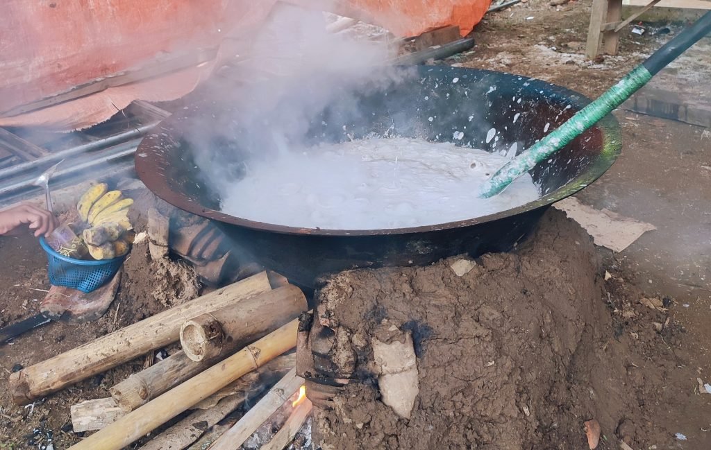 Filosofi Jenang atau Dodol, Kue khas Pernikahan Adat Jawa Proses pembuatan jenang atau dodol pernikahan dalam adat Jawa / Zayid/Wartacakrawala