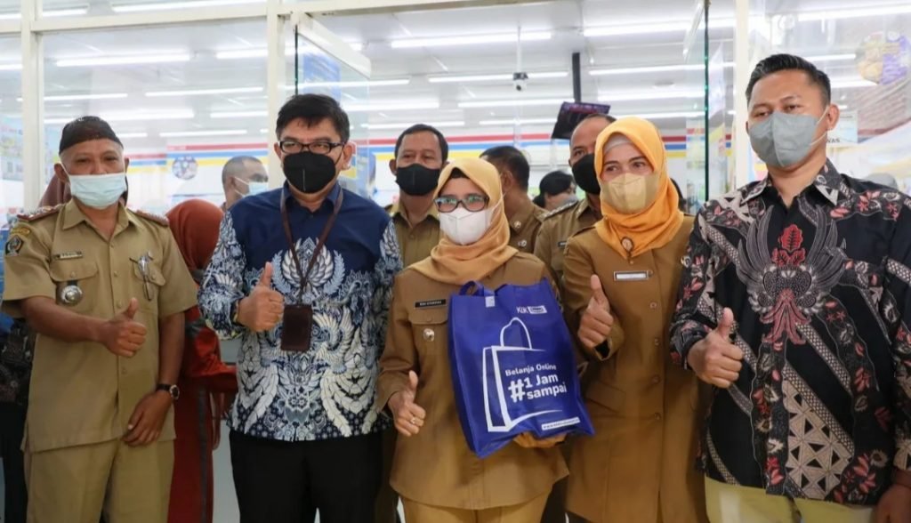 Gandeng Indomaret, Pemkab Blitar Fasilitasi Produk Pelaku UMKM Pemkab Blitar lakukan Launching produk Umkm bekerjasama dengan Indomaret / kominfo Blitar