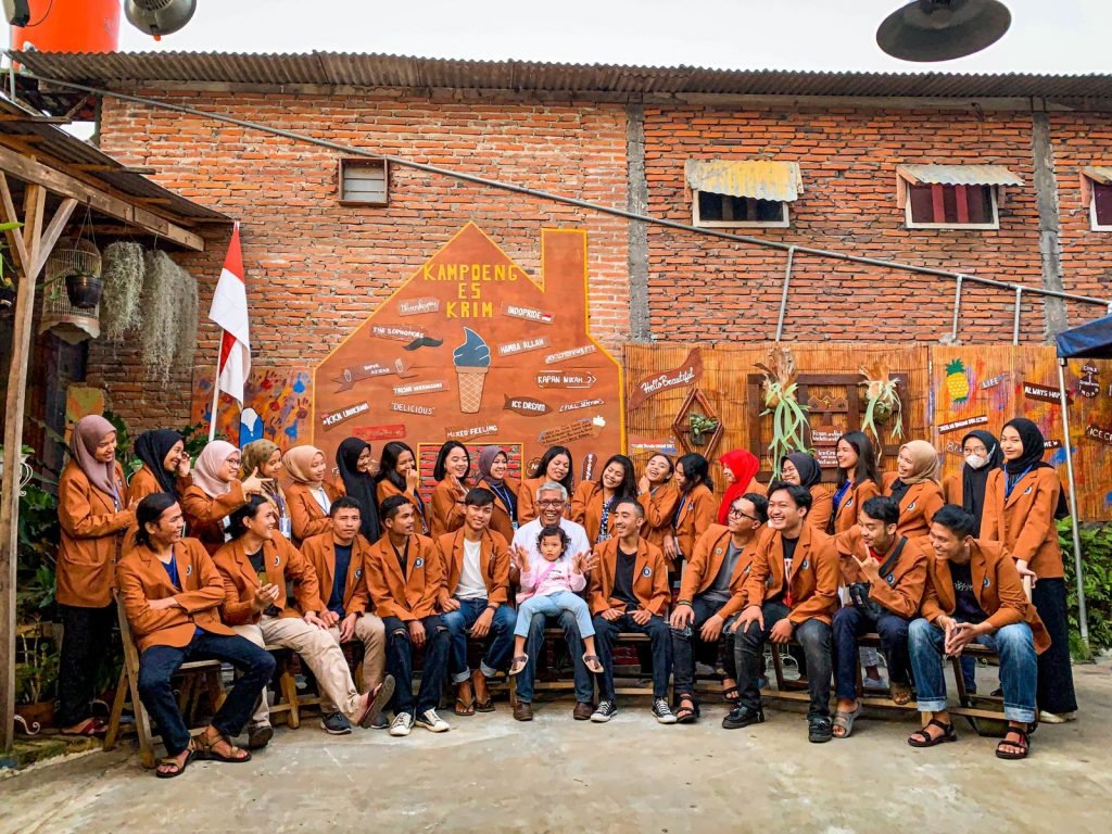 Revitalisasi Kampung Es Krim Jadi Solusi Peningkatan Ekonomi Pasca Pandemi revitaslisasi kampus es krim pasca pandemi