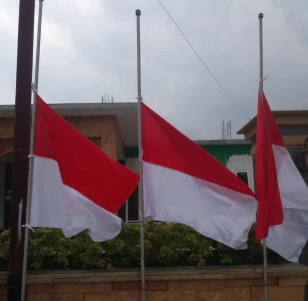 Bendera Setengah Tiang, Aturan, dan Maknanya Ilustrasi bendera setengah tiang / dok. Wartacakrawala
