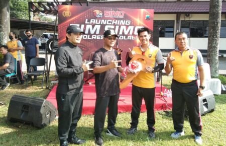 Hadapi Pemilu, Polres Boyolali Bentuk Tim Satuan Khusus Simo Kapolres Boyolali AKBP Asep Mauludin beserta Bupati M. Said Hidayat (tengah) didampingi Ketua DPRD Marsono (kiri) dan Wakapolres Kompol Eko Kurniawan launching Tim Simo di halaman Mapolres setempat. Jumat (30/09/2022) / Kominfo Boyolali