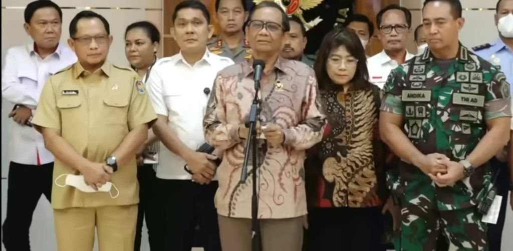 Pemerintah Bakal Berikan Santunan 50 Juta Bagi Korban Tragedi Kanjuruhan Konferensi pers Menteri Koordinator Bidang Politik, Hukum, dan Keamanan (Menkopolhukam) Mahfud MD